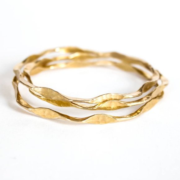 Delialangan bronze wavy bangle - Picture 3 of 8